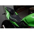 LUIMOTO SPORT Rider Seat Cover for the KAWASAKI Ninja ZX-25R (2020+) and ZX4RR (2023+) LUIMOTO SPORT Rider Seat Cover for the KAWASAKI Ninja ZX-25R (2020+) and ZX4RR (2023+)